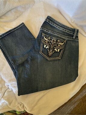 Embroidered Dark Blue Capri Jeans - Unknown Brand